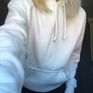 Hoodie - Hoodie från bikbok i fint skick🌸