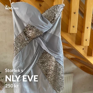 Nly eve  - Säljer klänning från nly eve endast använd en kväll under nyår 