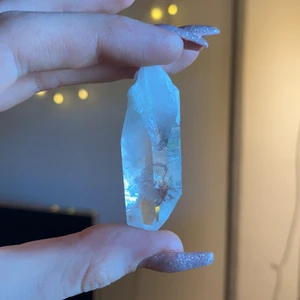 Bergskristall! - Vacker bergskristall! Köpt på kristallrummet men behöver nu ett nytt hem!