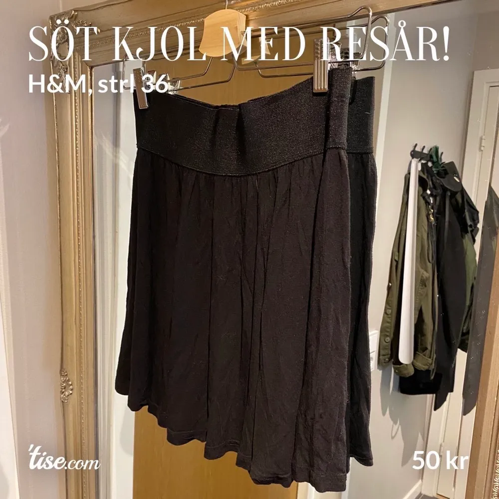 Jättesöt, kort kjol i svart med brett resårband i midjan från h&m. Storlek: 36. Skickas för 45 kr 💌. Kjolar.