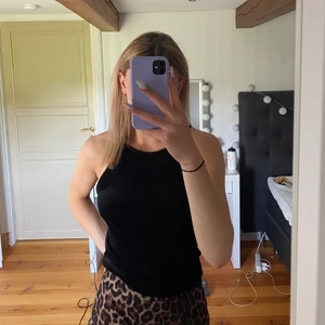  ribbat linne - ett ribbatlinne i sammet från bik bok, väldigt fint skick inte använt många gånger.