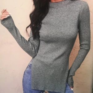 Snygg tröja  - Denna tröja är i S och passar väldigt bra är även lite stretchig. Den är väldigt fin och passar perfekt till våren.