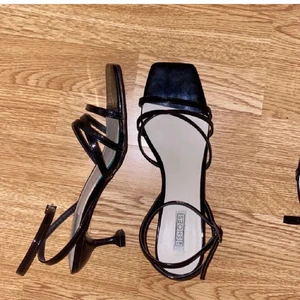 Klackskor - Klackar från Nelly använda endast en gång! Köpta här på plick men var tyvär lite för stora för mig så säljer vidare. Skriv för fler bilder 🌷