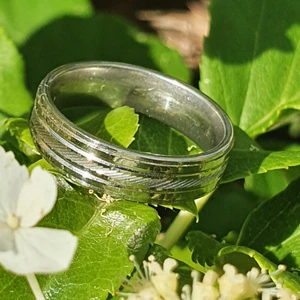 Mönstrad ring av rostfritt stål  - silver ring av rostfritt stål, storlek 20, diameter 18mm, den färgar inte av eller gör dina fingrar gröna eftersom de är gord av stål.