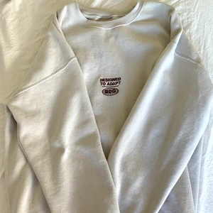 Oversized sweatshirt  - Beige/krämvit oversize sweatshirt strl M från Urban outfitters💝🌼 Väldigt bra skick! 