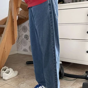 baggy byxor - mycket skönt material. dom var köpta för ungefär en vecka sen och säljer dom för tycker inte om hur den ser ut på mig. dom är storlek M men känns mer som strlk S.