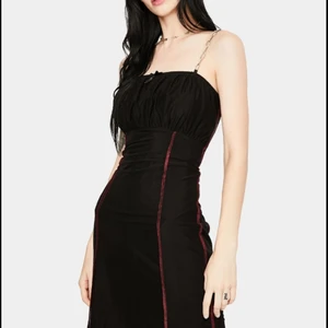 Klänning  - Säljer min ragged priest klänning eftersom den inte kommer till användning. Endast använd 1 gång. Köpt för 700+tull o frakt. Säljer för 500. Köparen srår för frakt.💕  Sänkt pris!<3