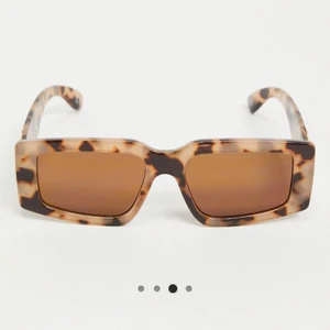 Bruna Solglasögon  - Skitcoola solglasögon med bra UV skydd som inte passade mig, helt oanvända. PM för mer bilder🥰 