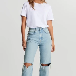 90s high waist jeans - Säljer nu mina jeans från gina tricot i fint skick. Strl. 32. Säljer dom nu för 300kr + frakt