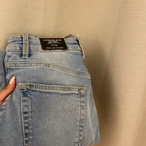 Mom jeans  - ”Loose mom jeans” från HM dividend. Aldrig använda med lappen kvar. Skriv för fler bilder☺️
