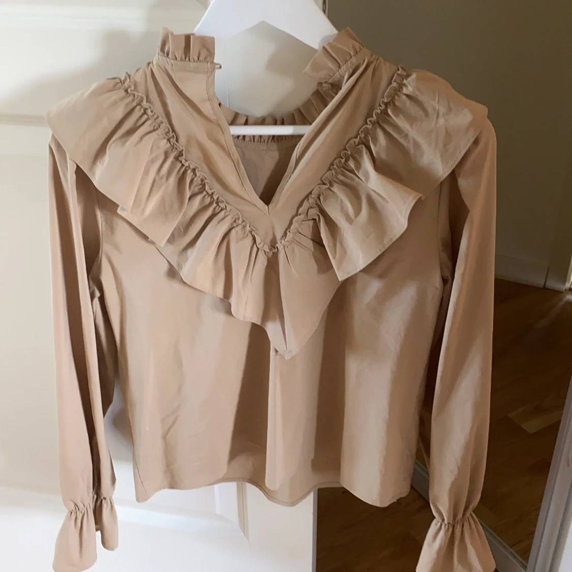 Stockholmsstil Gina Tricot Ny Beige Blus  - 90