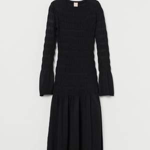 Underbar klänning från H&M! Aldrig använd med prislappen kvar 💗 Kom med bud! 