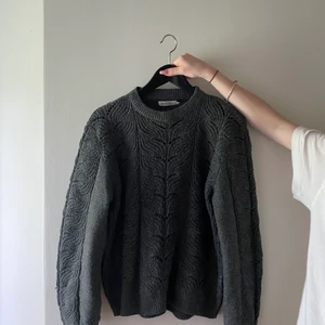 Stickad tröja  - En stickad tröja ifrån lager 157 i storleken xs men skulle säga att det är mer som en S