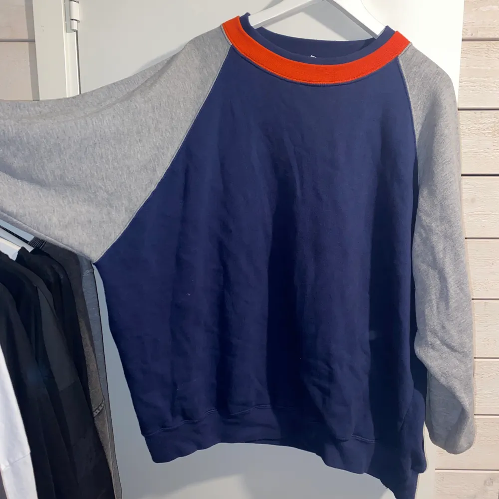 Jätteskön sweatshirt, använd ett fåtal gånger i strl XL. Tröjor & Koftor.