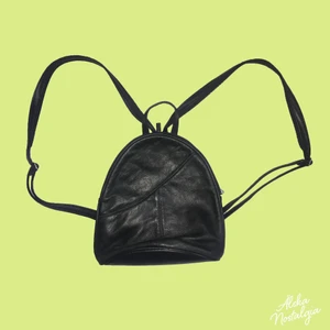 Super söt svart ryggsäck 🖤 - Superfin svart ryggsäck <3 i fint skick.