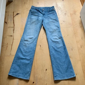 replay  - ljusa lowwaist replay jeans✌️✌️ knappt använda 