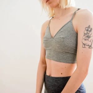 Söt topp i grått🐰 - En liten topp i grått i gott skick!