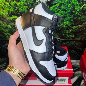 Nike Dunk high ”Retro White Black”🐼 - Nike Dunk high ”Retro White Black”🐼  Storlek: -38  Pris:1999kr