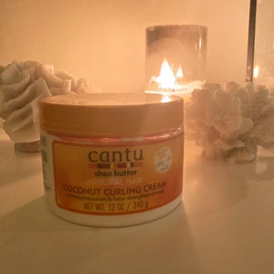 Cantu CurlCream - Säljer denna då den inte passar mitt hår. Enbart testad en gång. 