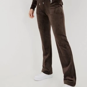 Juicy couture  - Lägger upp mina juicy byxor igen! Förra köparen backa ur, super fina och knappt använda, dom är köpte på wonder för ca två månader sen 💞