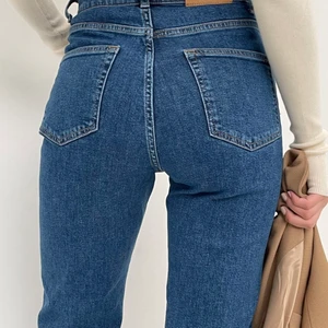 Snygga jeans  - Säljer dessa jeansen då dom inte föll mig i smaken, i princip nya använda ca 3 gånger  Strl 38 men skulle säga passar 36 med💗