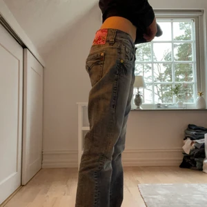 Snygga lösa jeans - Från reaplay. 