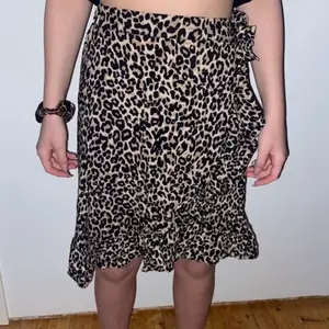 Lång leopard kjol från Lindex (barn) men funkar för vuxen också❤️