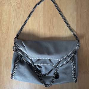Selling my Stella bag purchased in Stockholm 2016. The damages is shown on the pics! 