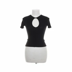 Topp - Söker liknande topp från urban outfitters eller Gina tricot!!  Kan betala bra