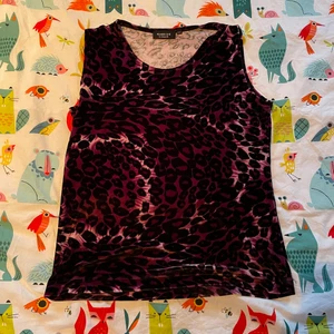 Leopard linne/väst i sammet - Säljer mitt coola leopard linne i sammet