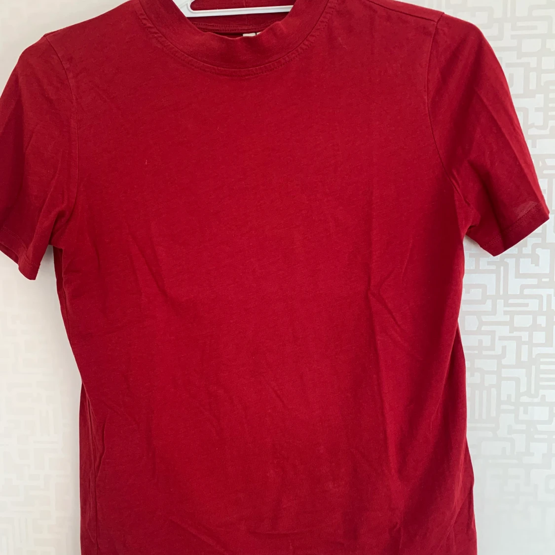 Mörkare röd tröja - 90