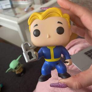 Fallout figur. Har ej lådan. Går att diskutera pris 