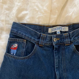 BIG BOY jeans helt nya - Säljer mina helt nya BIG BOYS från Polar Skate co då de inte kommer till användning och jag kan inte ta med dem när jag flyttar. Använda 2-3 ggr. Nypris 1249kr Passar perfekt på mig som är 174cm 