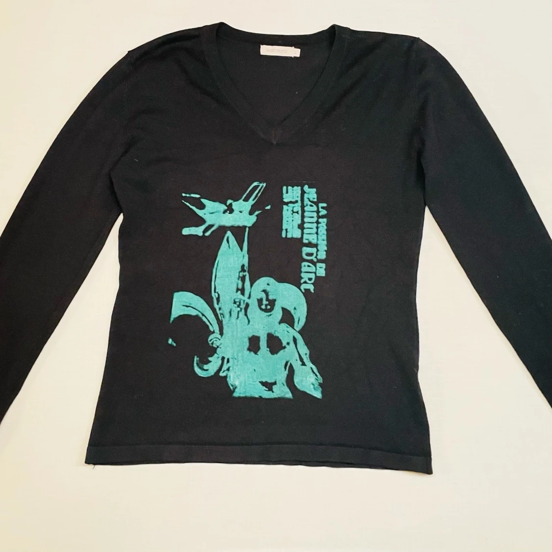 Svart sweatshirt med grönt tryck  - 91