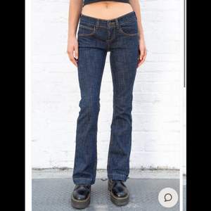 Jättefina Brandy Melville jeans, säljer då dom var för långa på mig (är 164) endast provade, lappen är kvar på dom. 450kr inkl frakt 