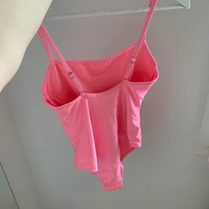 baddräkt  - Jätte fin baddräkt i en jätte fin färg, kommer inte till användning och är helt oanvänd, priset går att diskutera 🥰💕