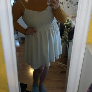 Vit klänning  - Vit klänning