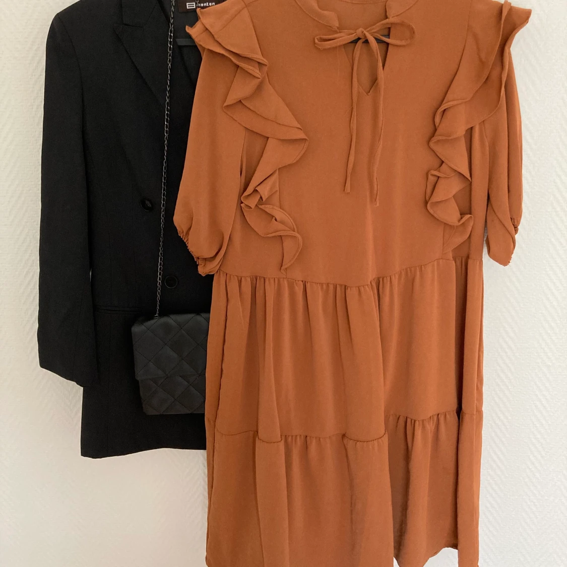 Senapsfärgad klänning