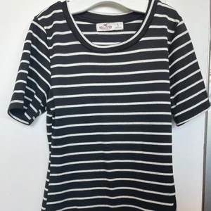 randig klänning - randig klänning från Holister, storlek s