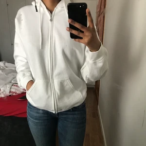 Zip hoodie - Så fkn zip hoodie från pretty little thing i storlek S. Frakt betalas av köparen 😊