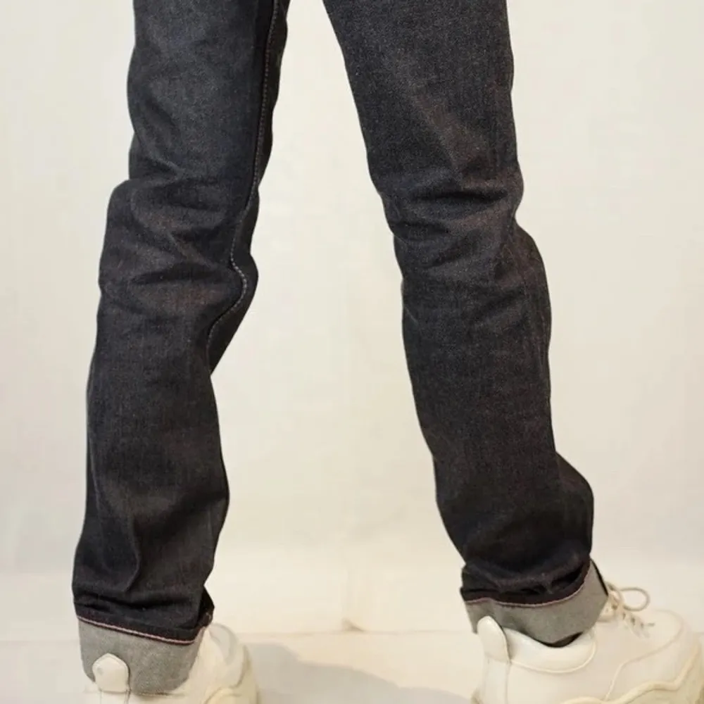 Eytys jeans limiters edition purpur velvet. Sjukt unika jeans, som nya. De är i stl 25/30 och passar mig som i vanliga fall har 34-36 och är 167 cm❣️❣️. Jeans & Byxor.