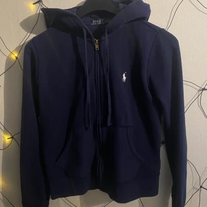 Ralph lauren zip hoodie - Bra skick, storlek m passar oxå s, 350kr