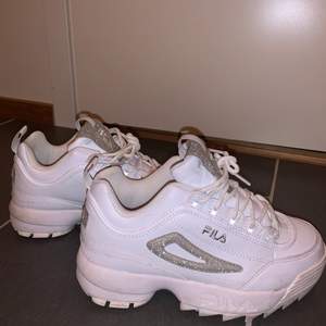 Vita Chunky glittriga sneakers från fila