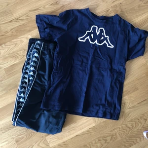 Kappa tröja och byxa  - Kappabyxor och tröja, byxorna cirka storlek XL. Tröja M. 100kr för båda då byxorna behöver lagas dom är spruckna 