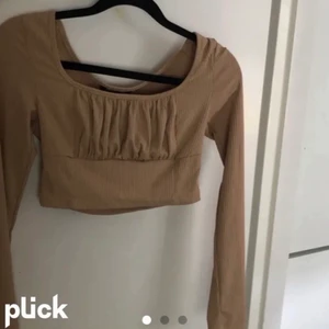 Topp - En jätte fin top från Shein som är knappt använd💞 Strlk S. Köptes för 50kr men säljer för 35🌸. Tveka inte om du har frågor ✨
