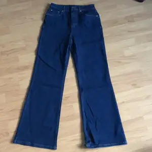 Riktigt baggy jeans i storlek 38. köparen står för frakt 💚