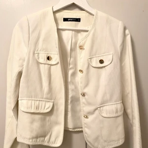 Vårjacka från Ginatricot storlek 36 - storlek 36