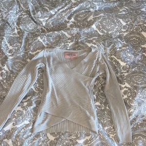 C’est la vie  - Säljer denna super fina tröjan för att den komemr inte till användning och älskar den men den är förkortning i armarna på mig💕