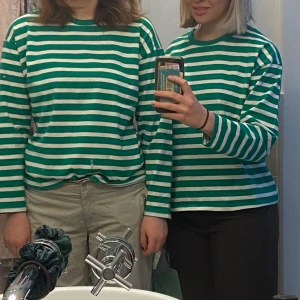 Randig tröja - En så fin randig tröja från pull and bear. Endast använd tre gånger, mycket bra skick. 🥰😍