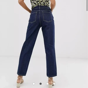 Vintagejeans  - Jeans från & Other stories i strl 26. Supersnygga i väldigt fint skick säljes för 400kr